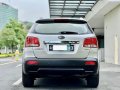 Selling Pearl White Kia Sorento 2010 in Makati-2