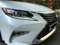 Selling White Lexus ES 350 2017 in Cebu -9