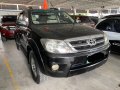 Selling Black Toyota Fortuner 2006 in Pasig-1