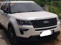 Selling White Ford Explorer 2018 in Manila-3