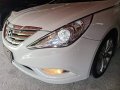 Selling Pearl White Hyundai Sonata 2011 in Cainta-5