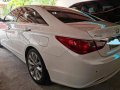 Selling Pearl White Hyundai Sonata 2011 in Cainta-7