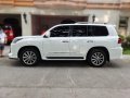Pearl White Lexus LX 570 2011 for sale in Quezon -6