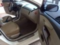 Pearl White Toyota Corolla 2012 for sale in Automatic-3