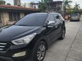 Selling Black Hyundai Santa Fe 2015 in Cebu -7