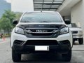 Selling White Isuzu MU-X 2016 in Makati-9