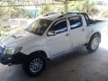 Selling White Toyota Hilux 2014 in Baliuag-5
