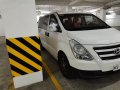 White Hyundai Starex 2017 for sale in Carmona-5