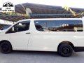 Selling White 2020 Toyota Hiace  Commuter Deluxe second hand-3
