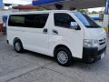 2016 Toyota Hi ace Commuter 3.0 MT-3