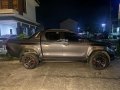 Toyota hilux conquest 2021 gray metalic -0