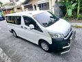 Toyota Hiace Commuter Deluxe 2022 MT-2