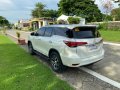 Toyota Fortuner V 4x2 Diesel Pearl White-6