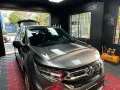 2018 CR-V TOP OF THE LINE w air suspension and mags-2