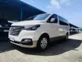 Selling White 2019 Hyundai Grand Starex 2.5 CRDi GLS AT (with Swivel)-0