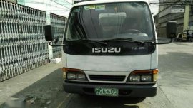 Isuzu nhr 2.8 local fb body
