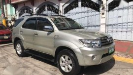2011 toyota fortuner g gas automatic 30tkms 2009-2010-2012-montero-crv