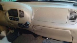 Ford expedition XLT v8 Triton