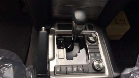 2017 Toyota Land Cruiser Platinum LC200 LC70 LX10 wagon pick up vx lc