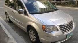 2011 Chrysler Town and Country Stow N Go Diesel AT