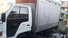 Isuzu elf close van