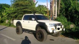 Mitsubishi L200 Endeavor lifted alt ranger hilux navara strada dmax