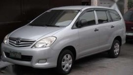 2011 Toyota Innova j 