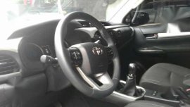 SALE Grab now 2017 Toyota Hilux 4x2 MT White for 1.150m