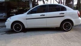 2010 Hyundai Accent MT White For Sale
