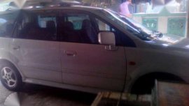 Mitsubishi Grandis 2000 MT White For Sale
