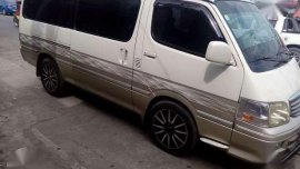 Toyota Hiace Super Grandia 2001