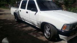 For sale Toyota Hilux 4 x 2 isuzu fuego Mitsubishi L200 nissan