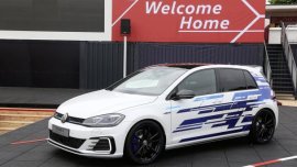 Volkswagen Golf GTE Performance concept officially launched