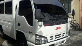 Isuzu nhr 2014 model