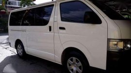 toyota hiace commuter