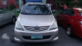 Toyota innova E 2012 gas