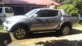 2013 mitsubishi strada glsv 2012 toyota hilux 4wd