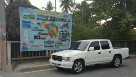 Toyota Hilux 2004 SR5 Body White 