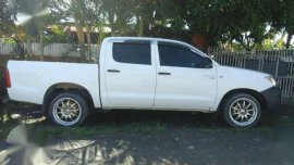 Toyota Hilux White 2006 For Sale