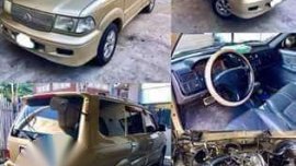 Toyota REVO 2001 AT Golden