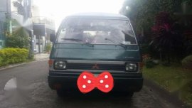Mitsubishi L300 versa van