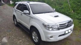 toyota fortuner v 2011 4x2 automatic