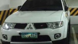 2013 Mitsubishi Montero GLS V White 