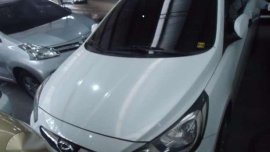 2011 Hyundai Accent MT Gas White