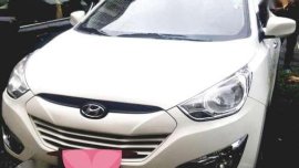 Hyundai tucson gold suv