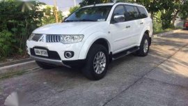 2010 Mitsubishi Montero S.E 4x4 White 