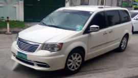 2012 Chrysler Town and Country AT White 