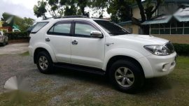 Toyota Fortuner V 2007 White AT For Sale