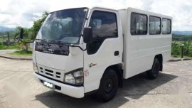 Isuzu truck vs fuso canter L300 elf nhr nkr npr h100 k2700 hiace urvan