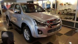 2017 DMAX 4x2 LS AT 3.0 low down big discounts